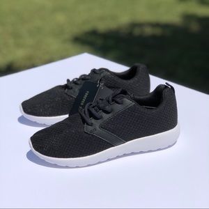 NWT Forever 21 Black Mesh Low Top Sneakers 6